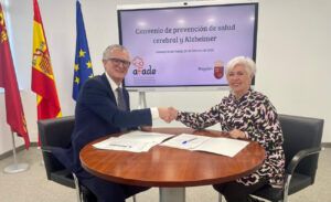 Firma Convenio con Don Jesús Cañavate, director general de planificación, farmacia e investigación sanitaria